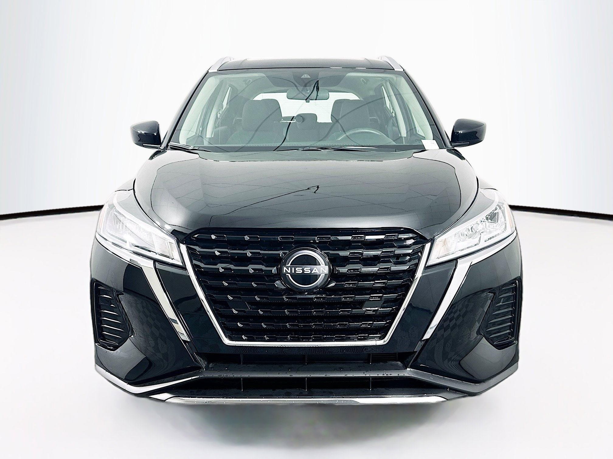 Used 2023 Nissan Kicks SV image 2