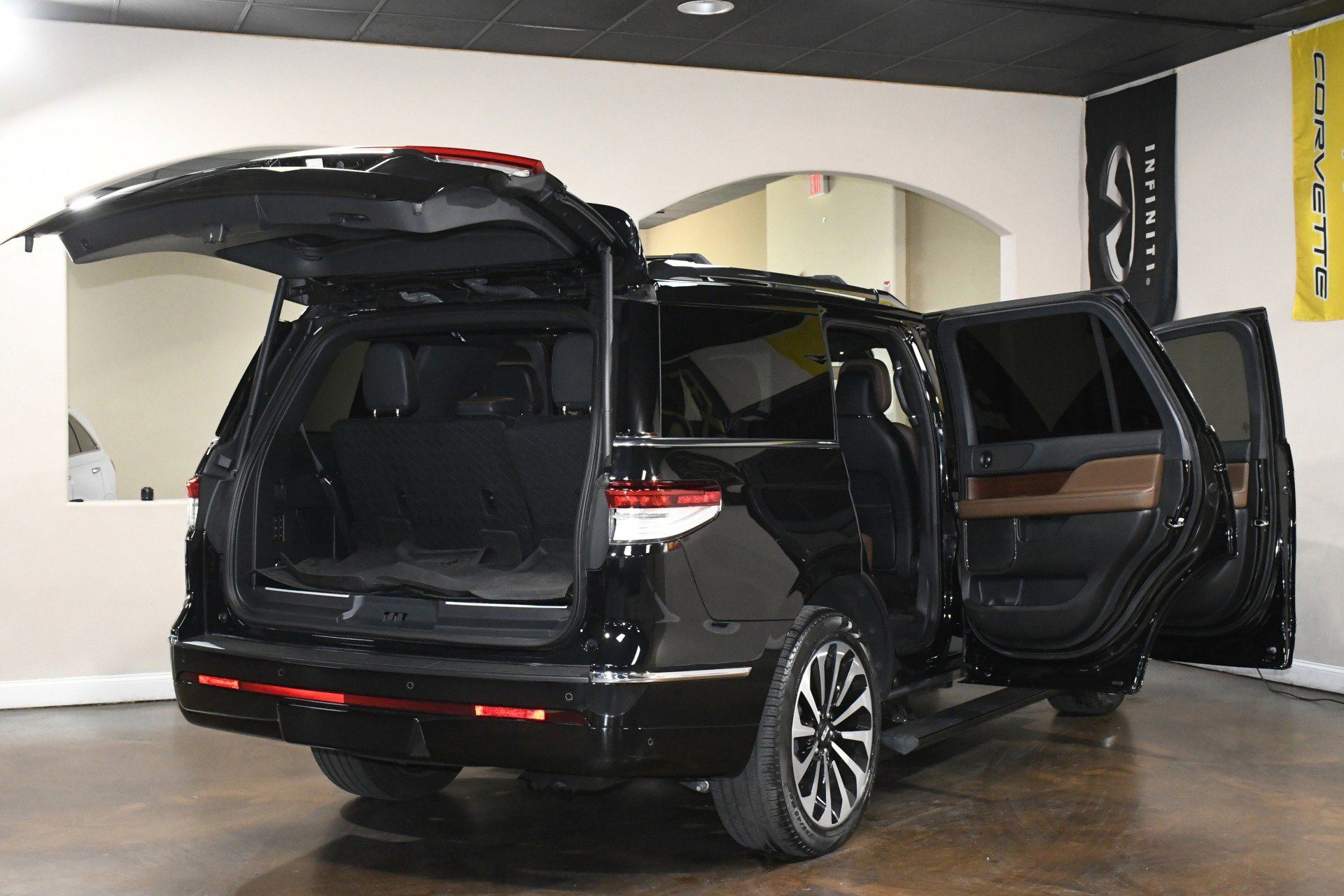 Used 2023 Lincoln Navigator Reserve image 91