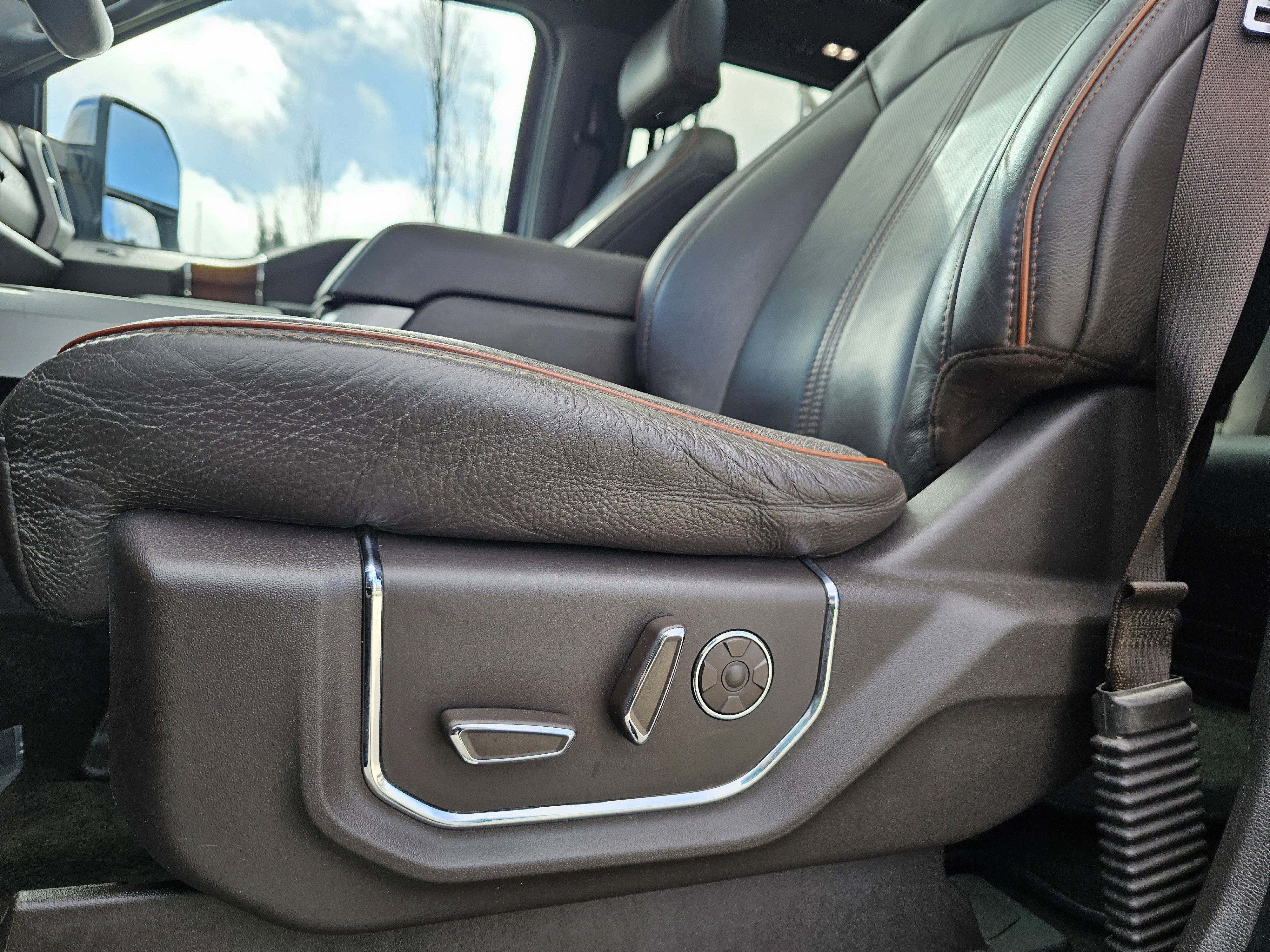 Used 2017 Ford F250 King Ranch w/ King Ranch Ultimate Package image 12