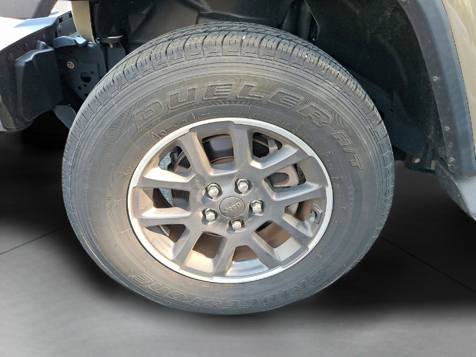 Used 2020 Jeep Gladiator Overland AWD/4WD image 5