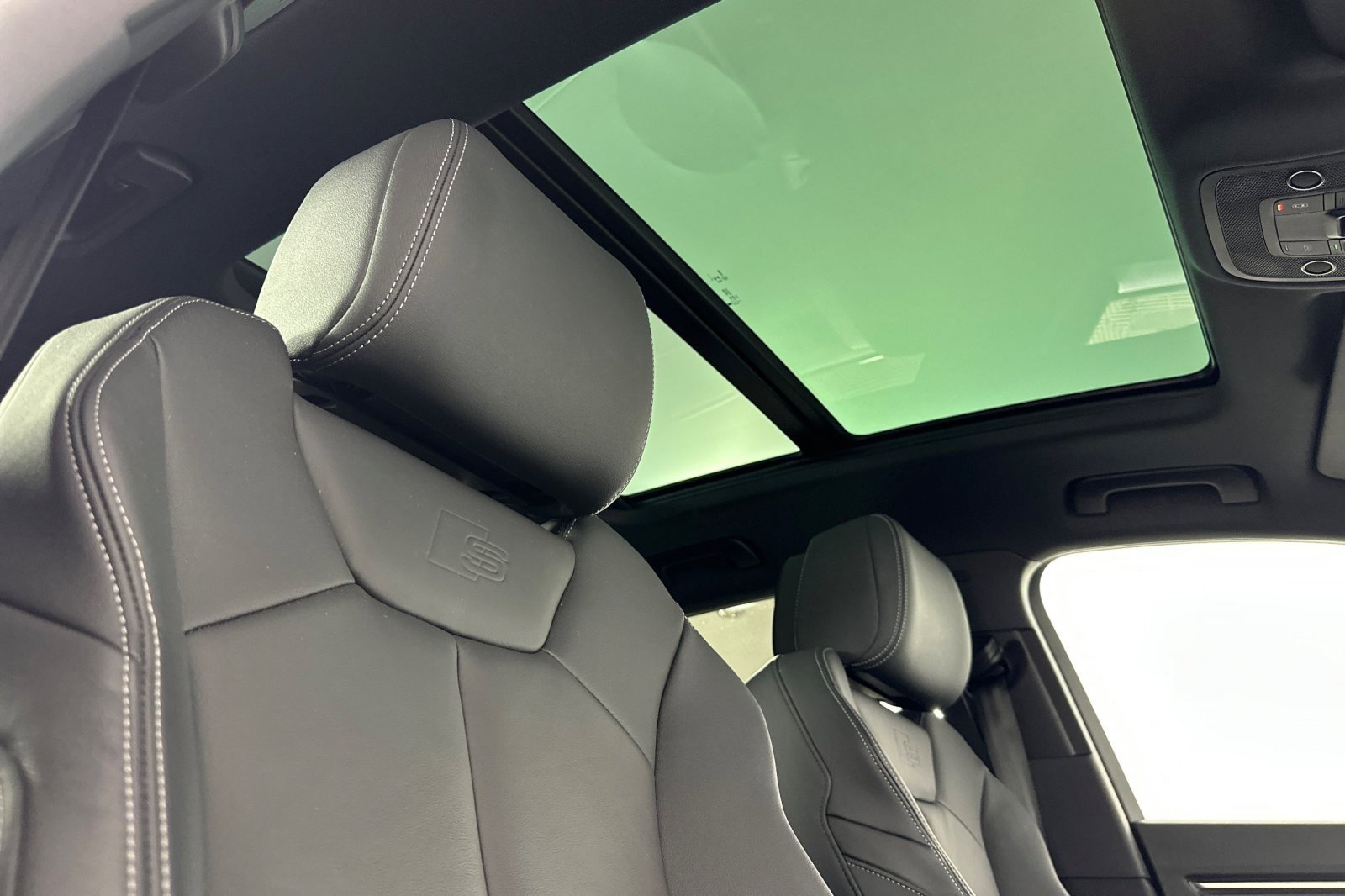 Used 2025 Audi Q3 2.0T Premium image 16