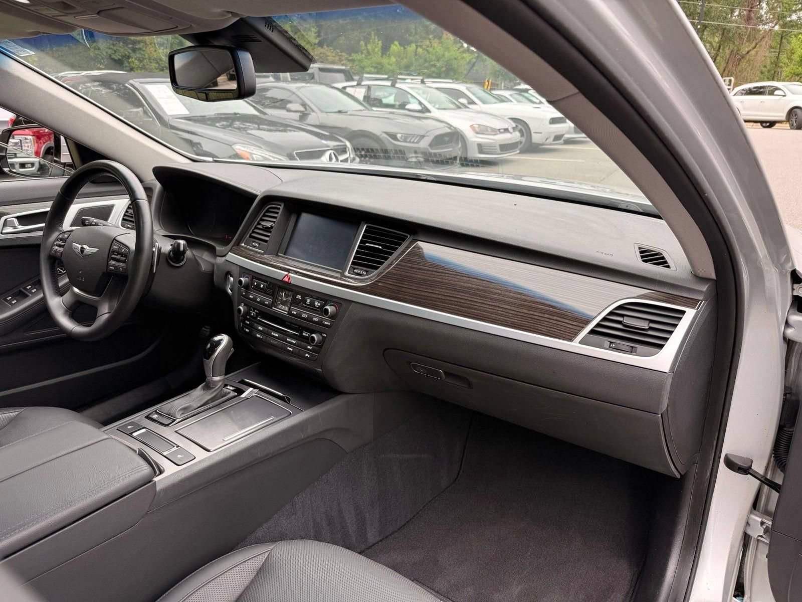 Used 2015 Hyundai Genesis 3.8 RWD image 20