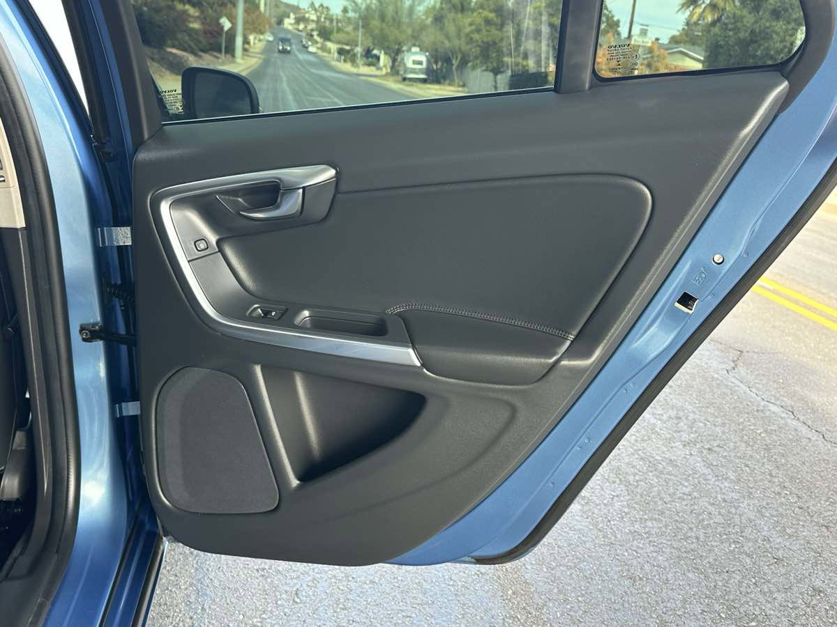 Used 2015 Volvo V60 T5 Premier Plus image 44