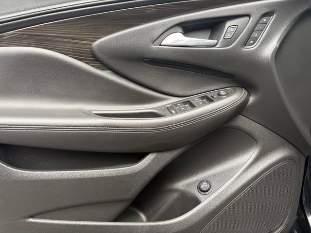 Used 2020 Buick Envision Essence FWD image 29