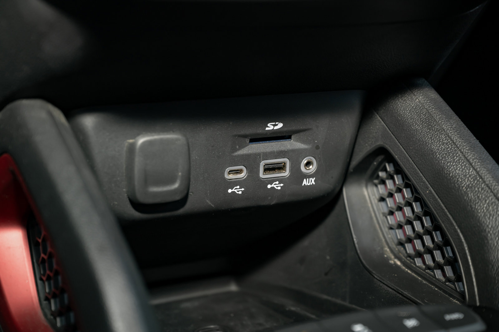 Used 2021 Chevrolet TrailBlazer RS w/ Sun and Liftgate Package image 35