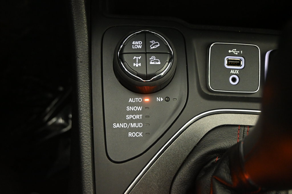 Used 2021 Jeep Cherokee Trailhawk w/ Trailer Tow Group AWD/4WD image 32