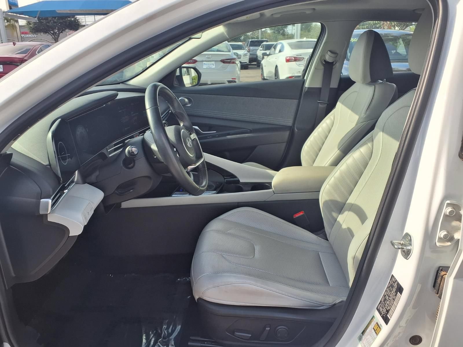Used 2024 Hyundai Elantra Limited FWD image 17