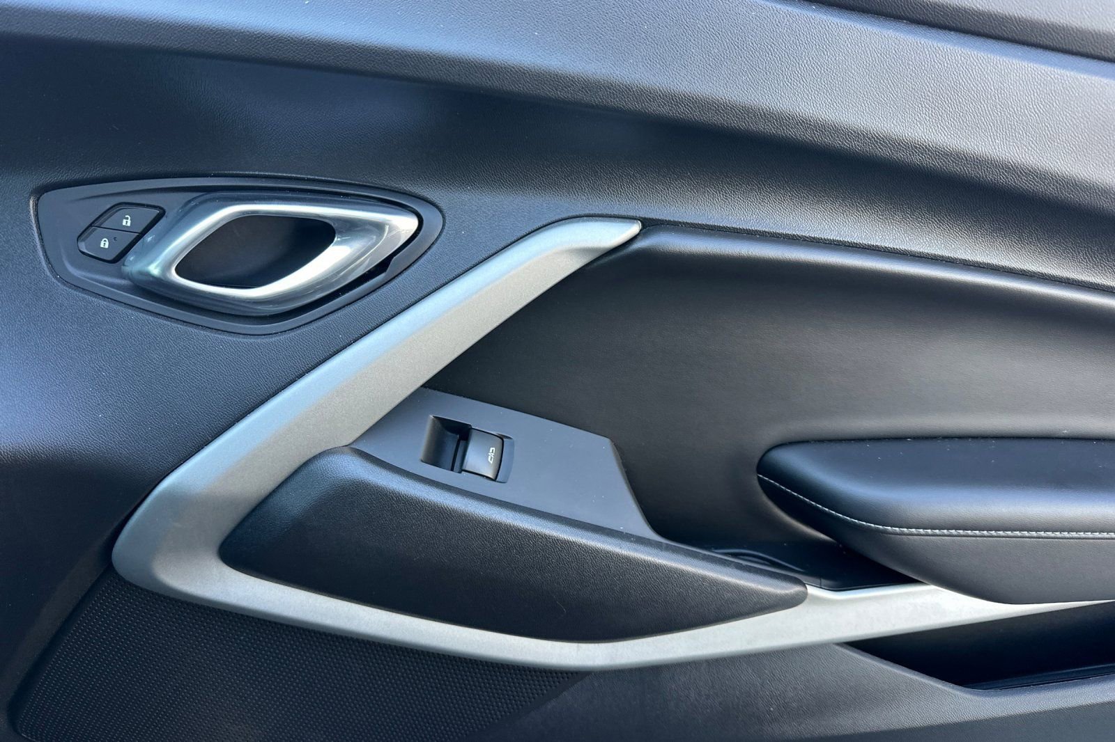 Used 2018 Chevrolet Camaro SS image 18