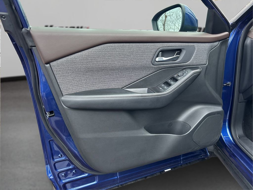 Used 2023 Nissan Rogue SV image 22