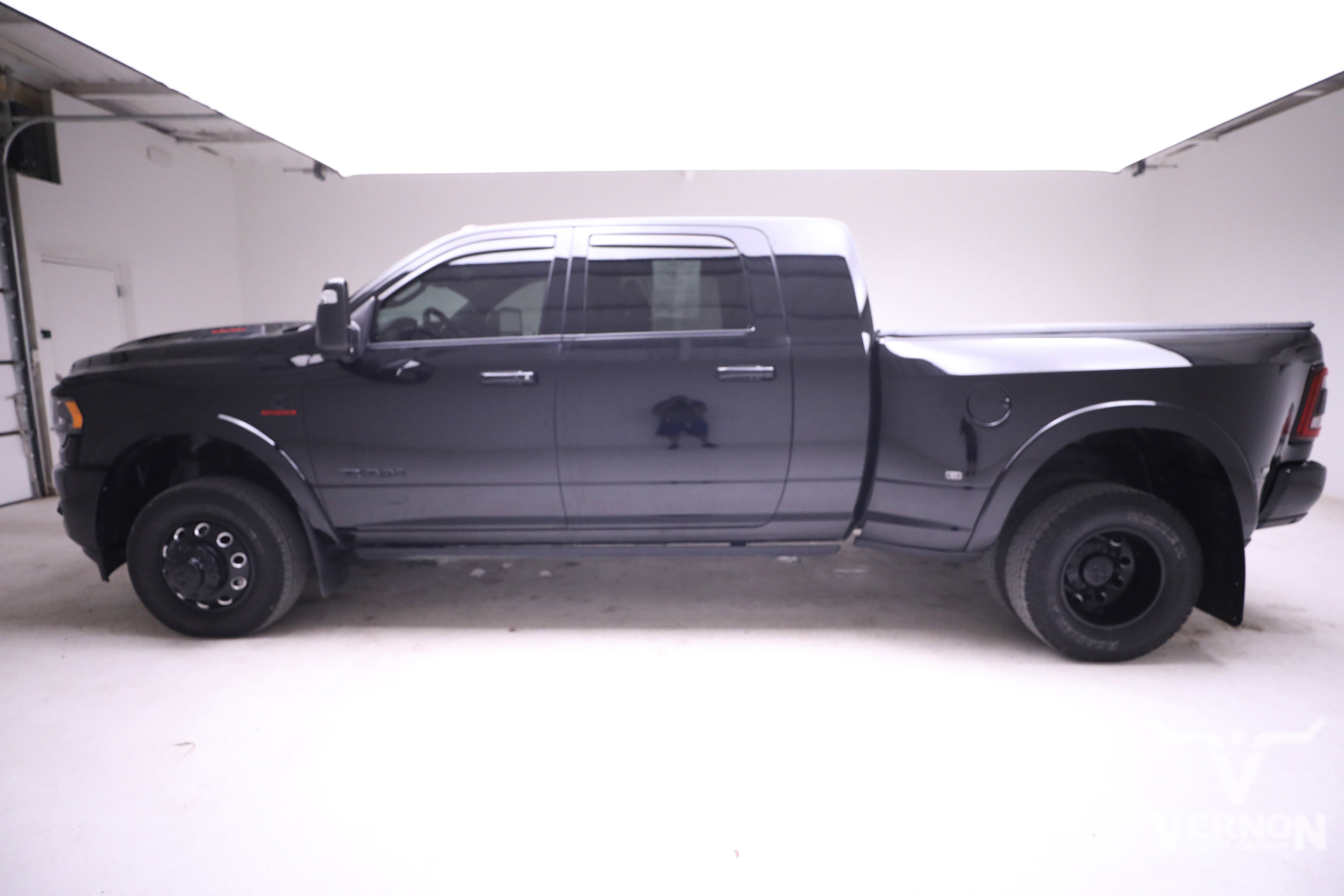 Used 2024 RAM 3500 Limited image 2