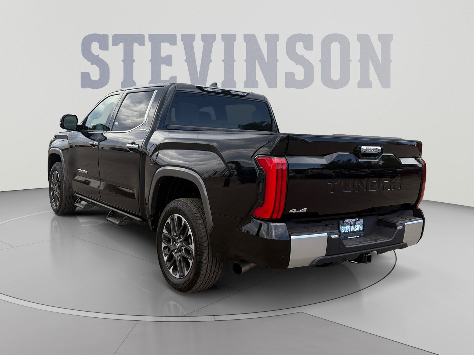 Used 2025 Toyota Tundra Limited AWD/4WD image 3