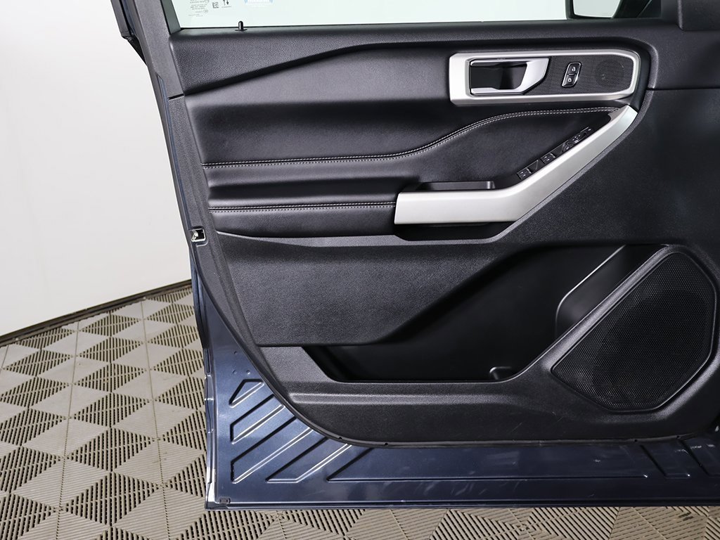 Used 2022 Ford Explorer XLT image 18