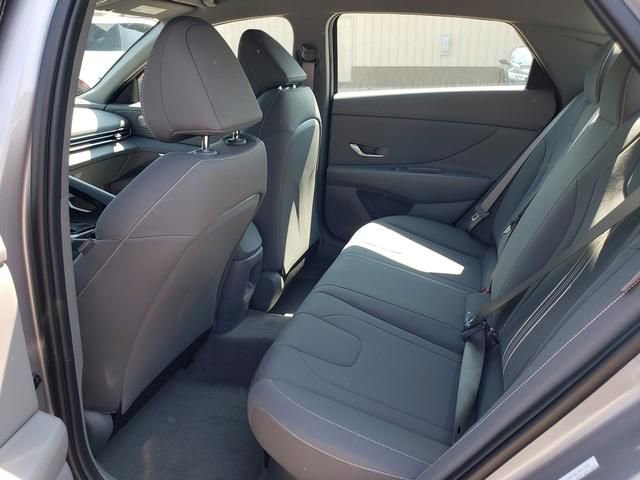 New 2025 Hyundai Elantra SEL image 10