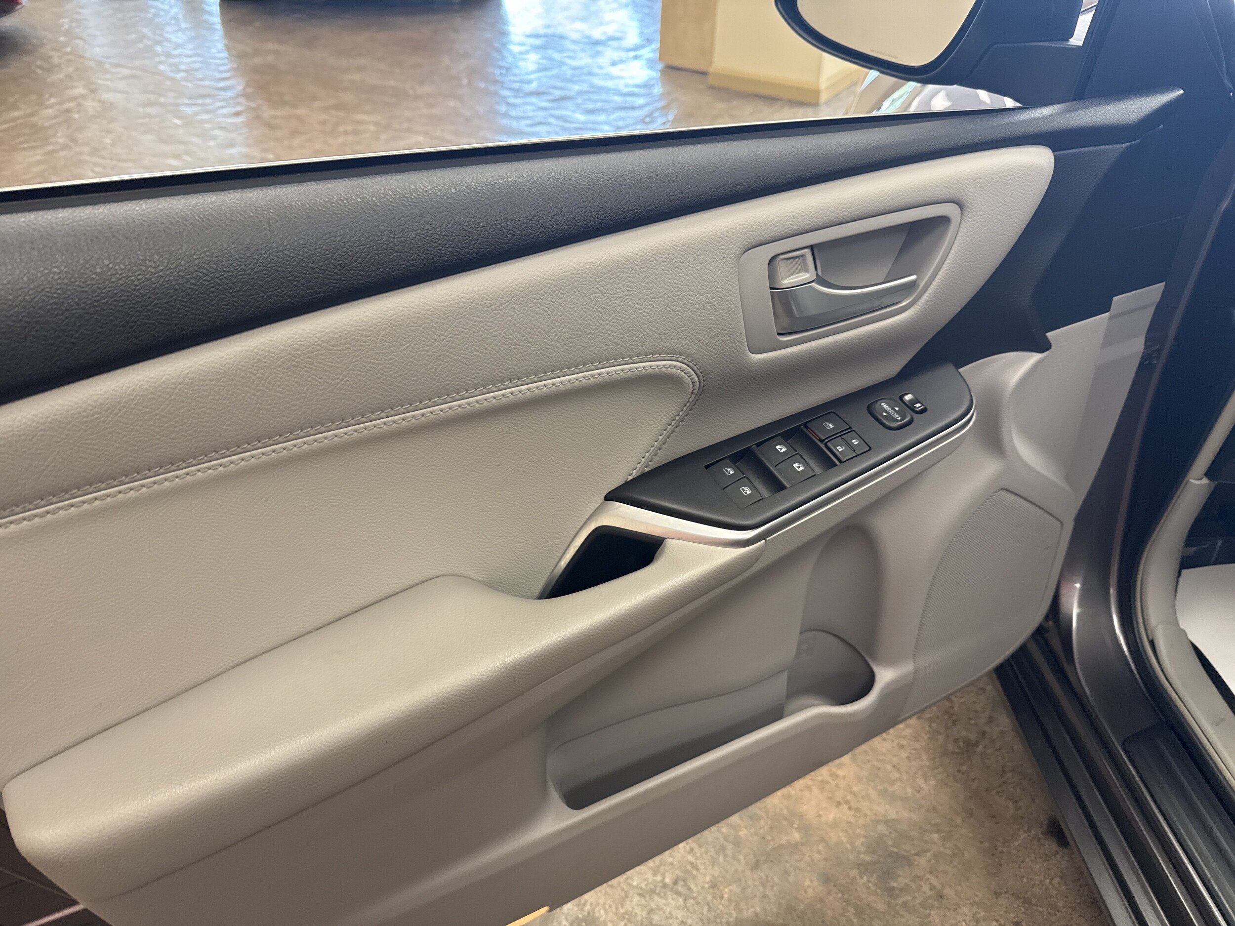 Used 2015 Toyota Camry XLE FWD image 24