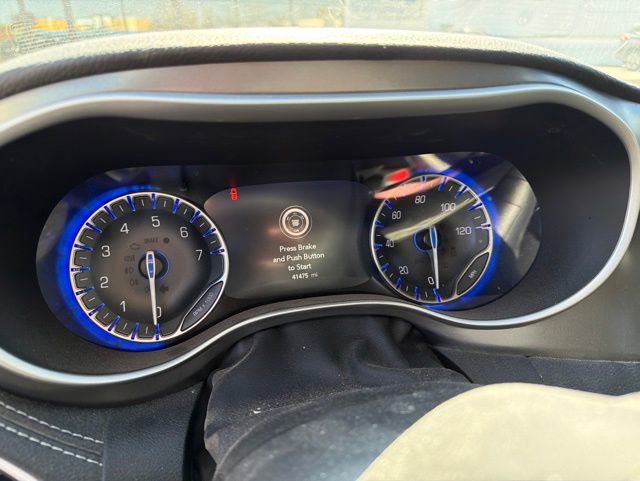 Used 2022 Chrysler Pacifica Touring-L FWD image 11