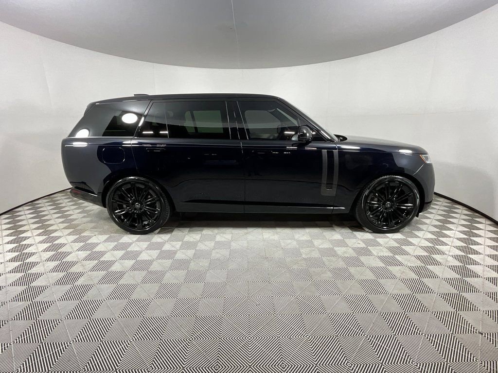 Used 2024 Land Rover Range Rover Long Wheelbase SE image 5