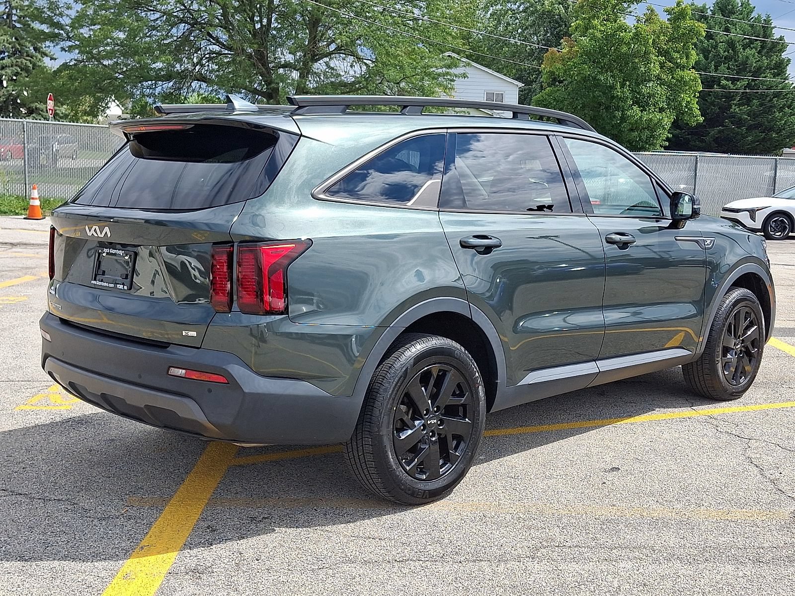 Used 2023 Kia Sorento S w/ Panoramic Sunroof Package AWD/4WD image 2