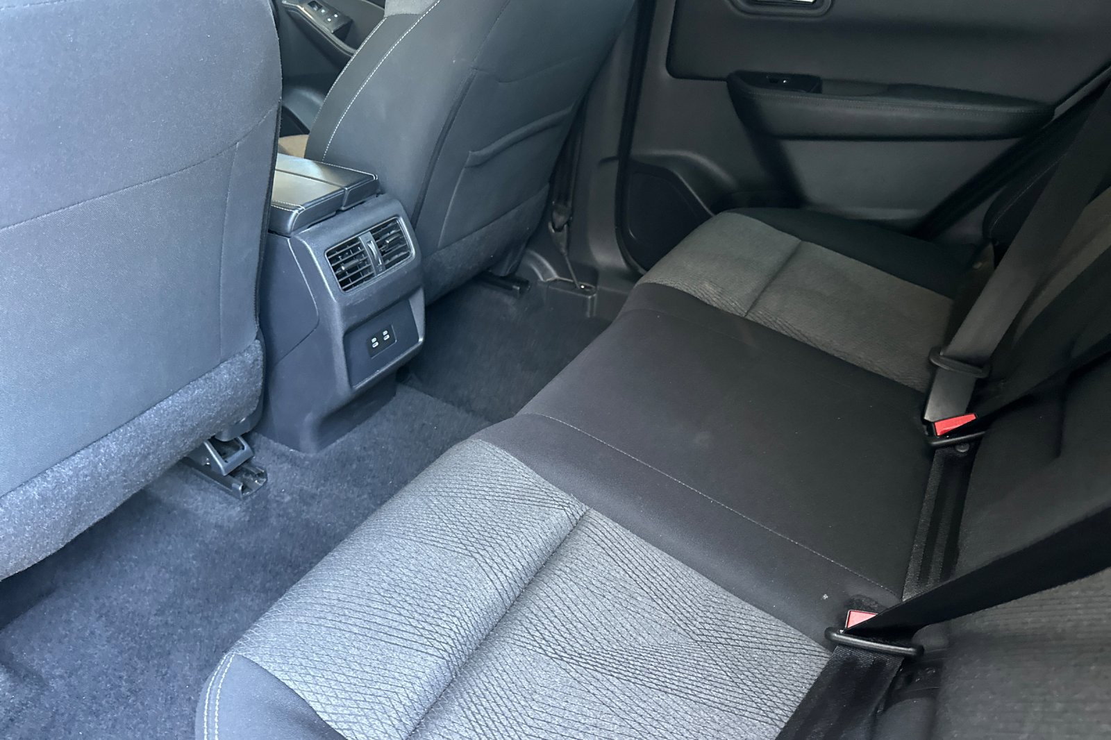 Used 2025 Nissan Rogue SV image 12