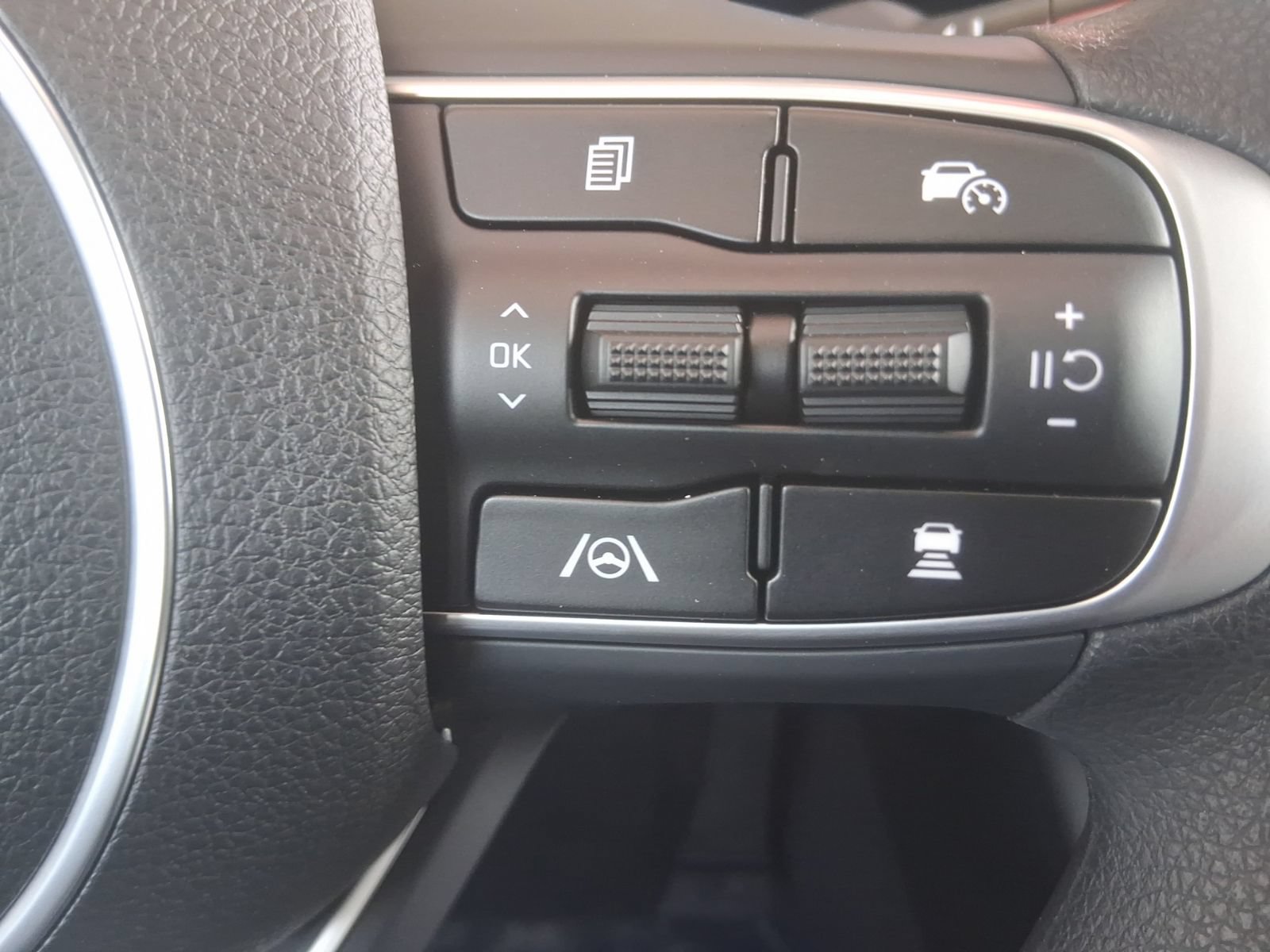 New 2026 Kia K5 LXS FWD image 12