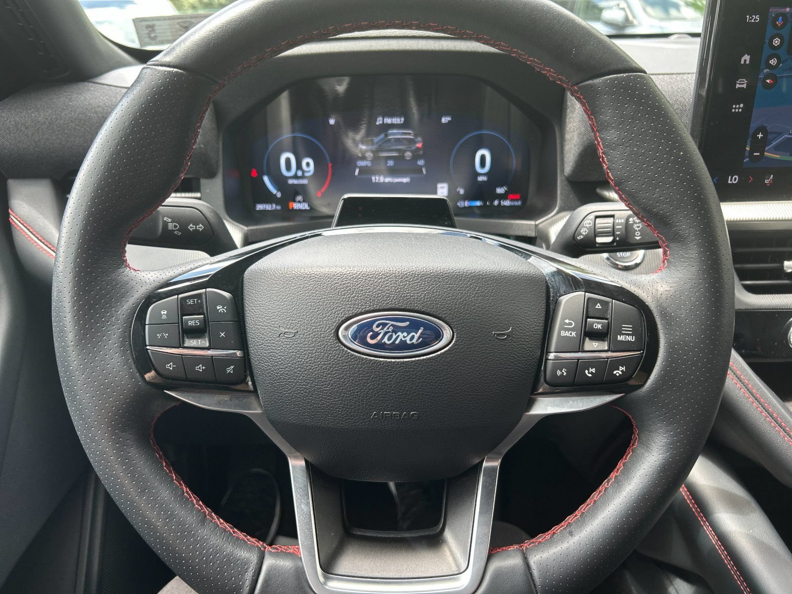 Used 2025 Ford Explorer ST-Line w/ ST-Line Street Pack AWD/4WD image 30