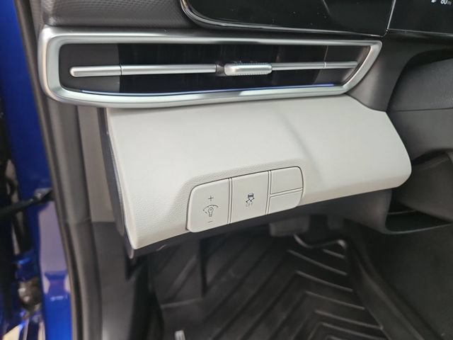 Used 2025 Hyundai Elantra Limited FWD image 18