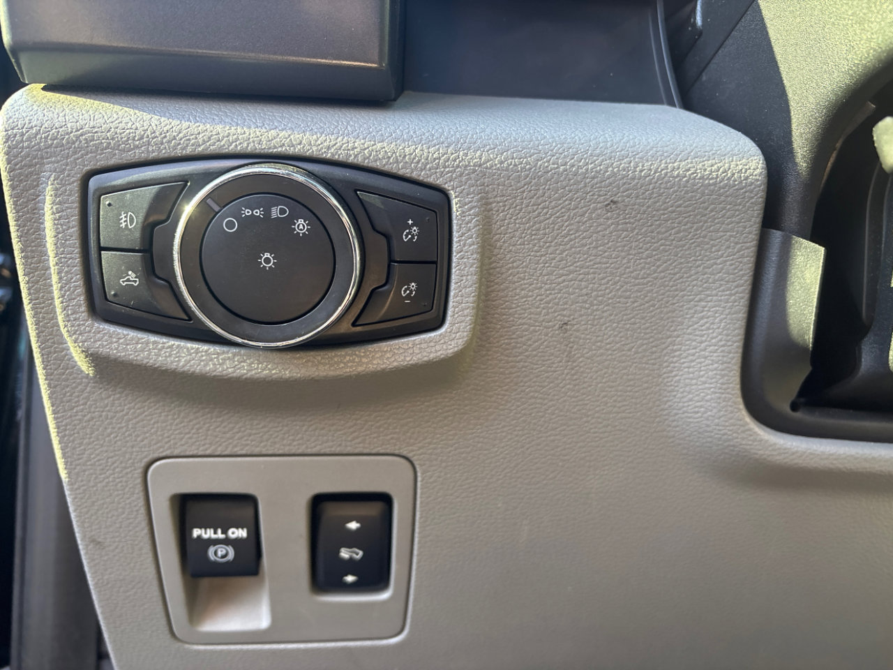 Used 2018 Ford F150 XLT w/ Equipment Group 302A Luxury image 16