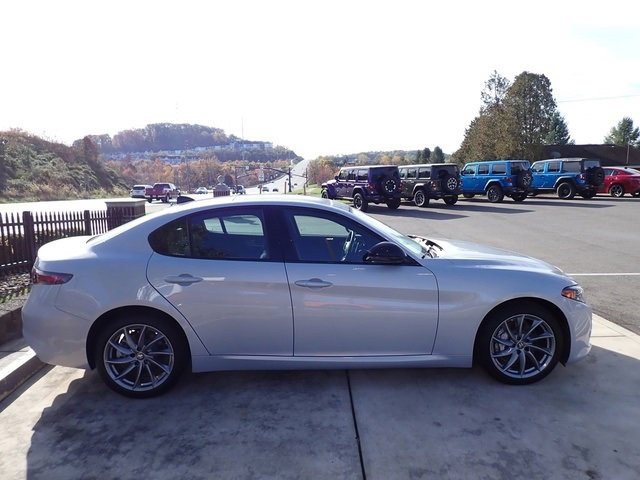 New 2025 Alfa Romeo Giulia Sprint w/ Driving Assist Package image 8