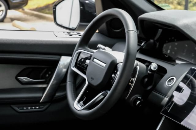 Used 2026 Land Rover Discovery Sport Landmark AWD/4WD image 21