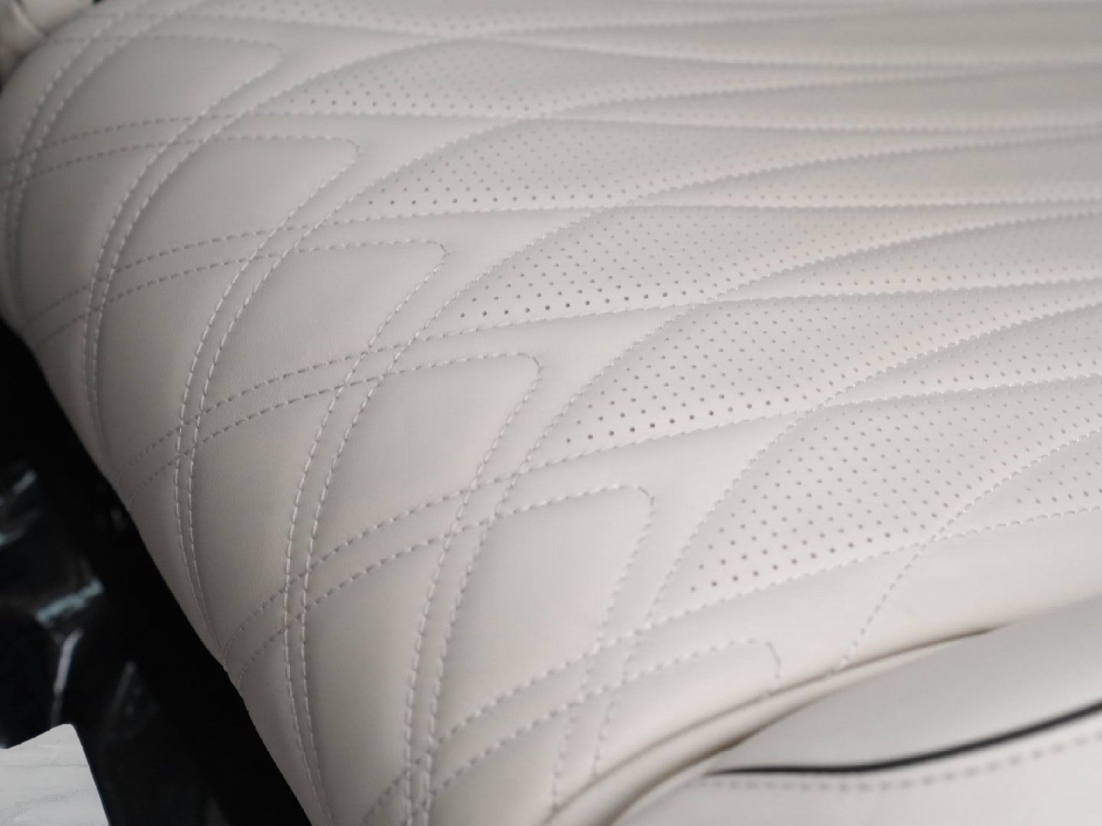 Used 2026 Bentley Flying Spur Azure AWD/4WD image 16