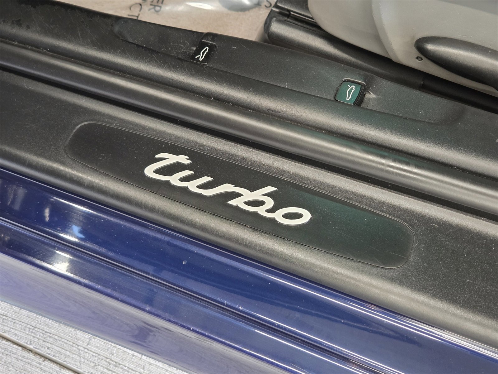 Used 2001 Porsche 911 Turbo image 14