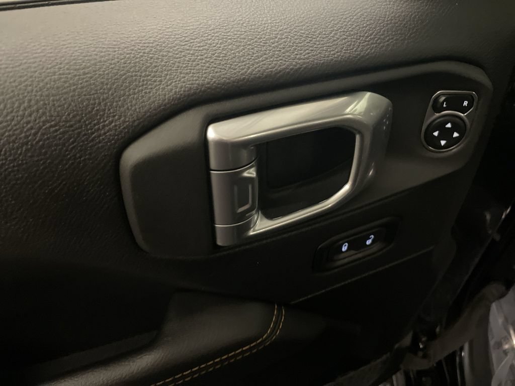 Used 2023 Jeep Wrangler Unlimited Sahara AWD/4WD image 17
