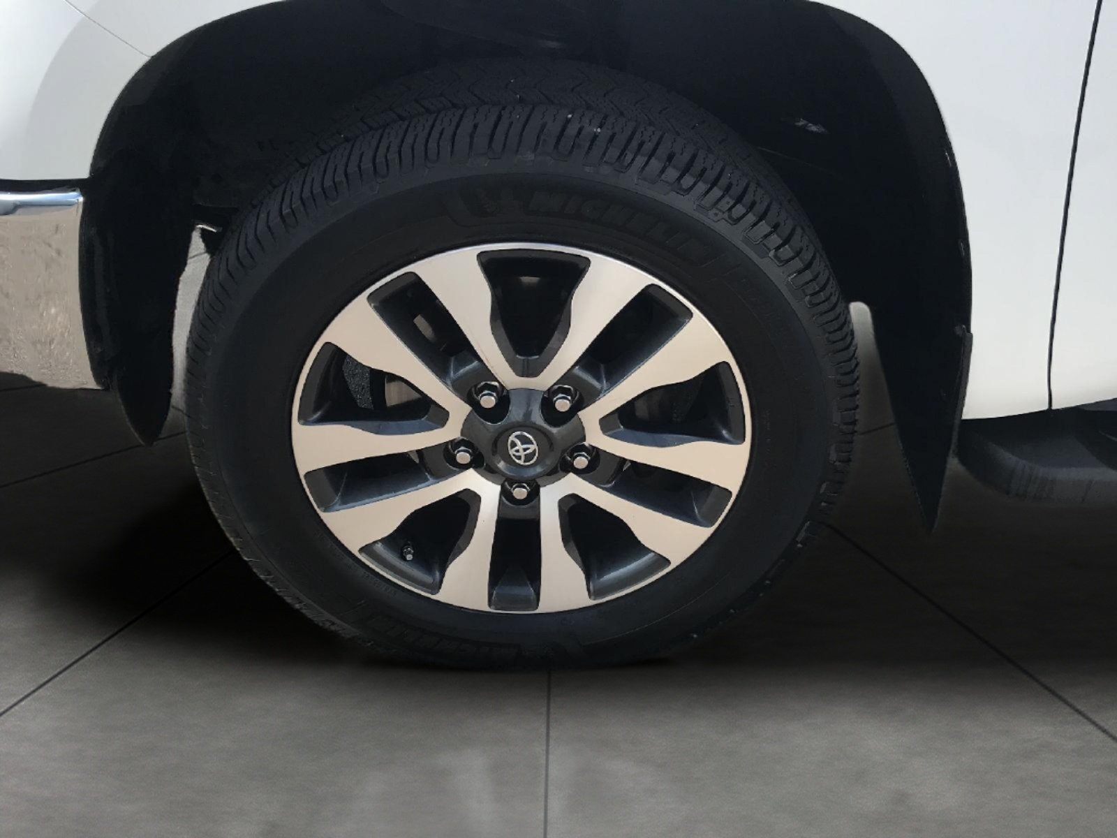 Used 2018 Toyota Tundra Limited w/ Limited Premium Package AWD/4WD image 3