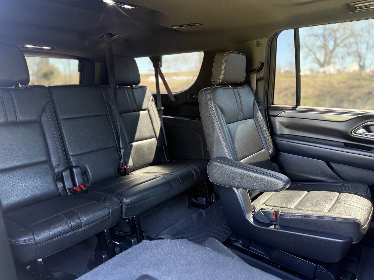 Used 2022 Chevrolet Suburban RST w/ Sport Performance Package AWD/4WD image 13