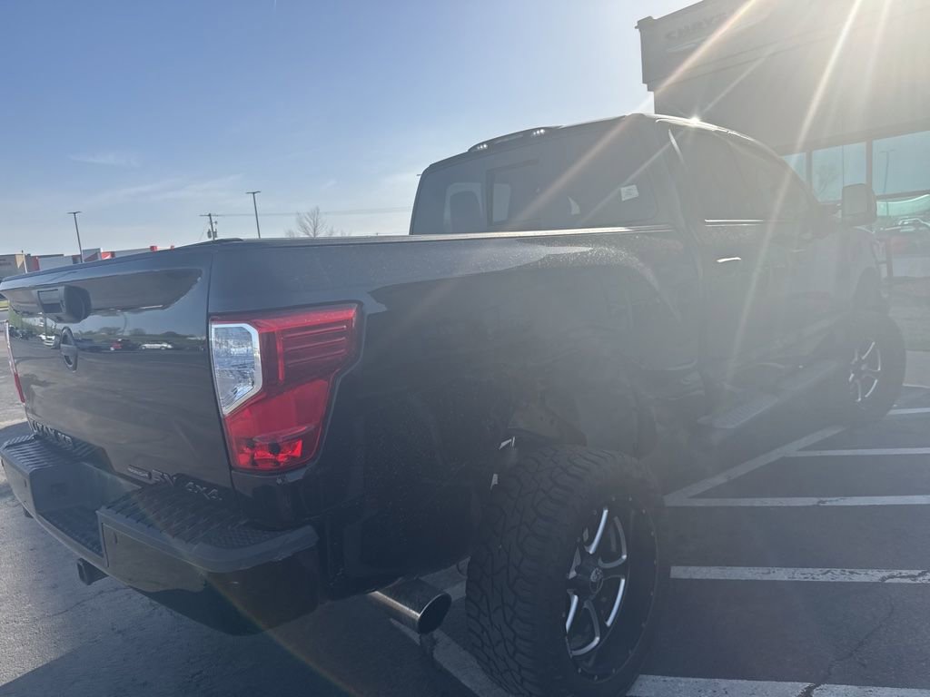 Used 2018 Nissan Titan SV w/ SV Convenience Package image 3