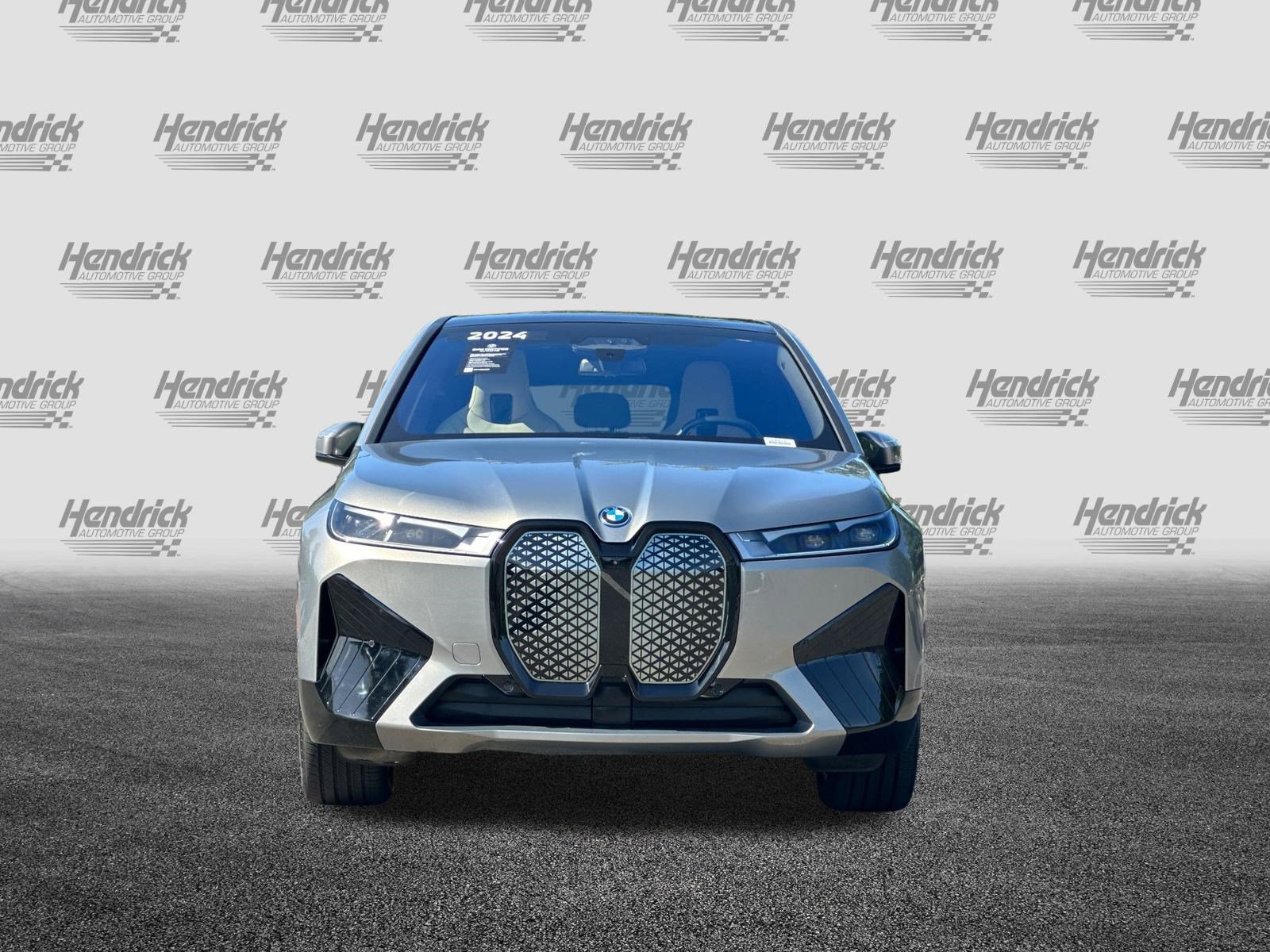 Used 2024 BMW iX xDrive50 w/ Sport Package AWD/4WD image 10
