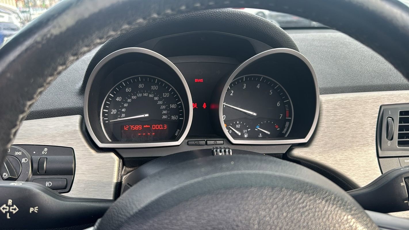 Used 2005 BMW Z4 2.5i image 23