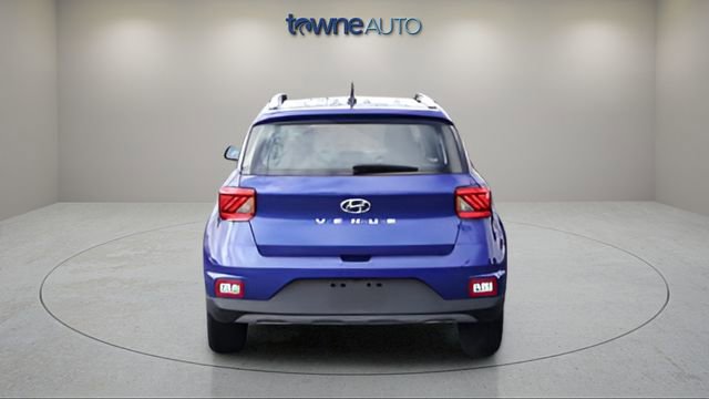 Used 2023 Hyundai Venue Limited w/ Cargo Package FWD image 4