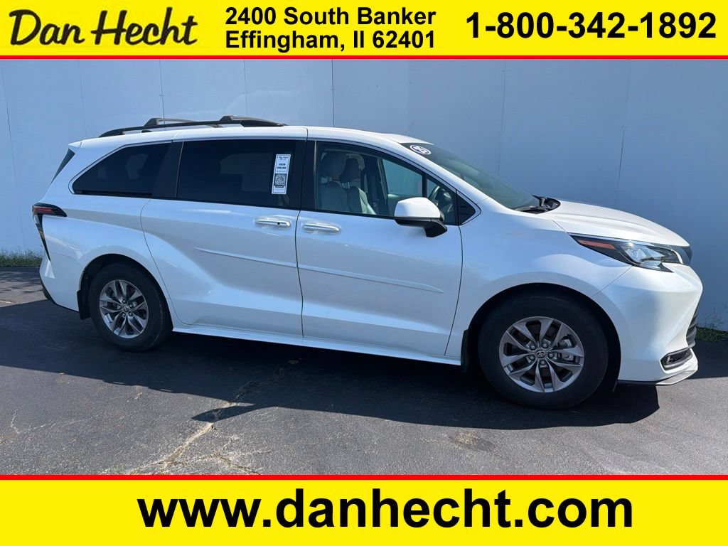 Certified 2025 Toyota Sienna XLE AWD/4WD image 1
