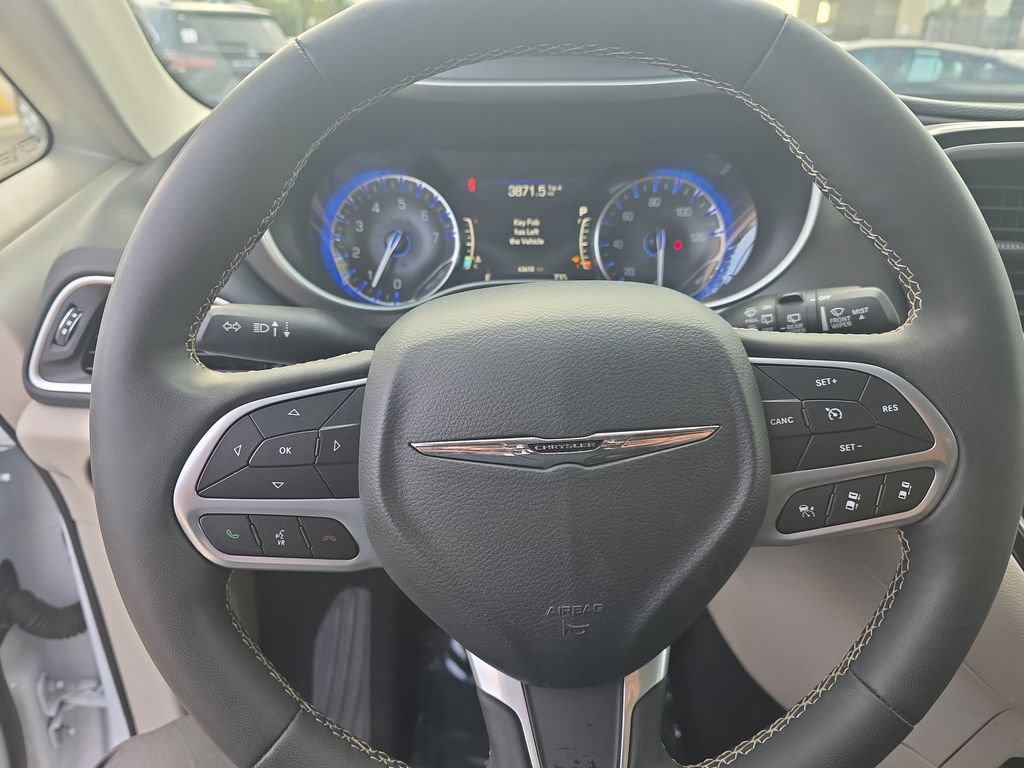 Used 2024 Chrysler Pacifica Touring-L FWD image 13