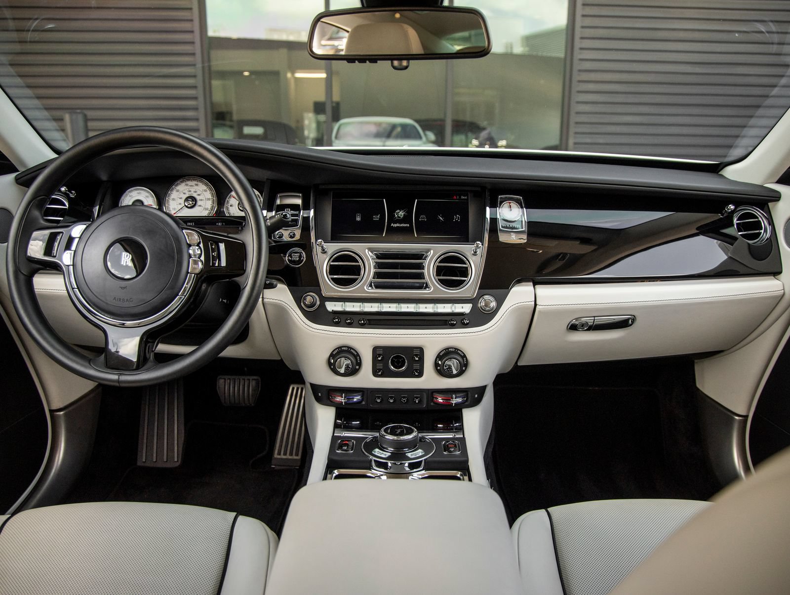 Used 2018 Rolls-Royce Wraith RWD image 4