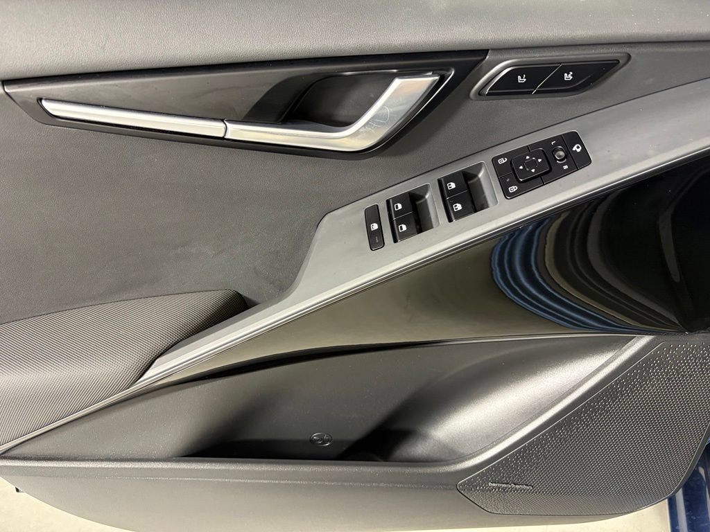 Used 2024 Kia Niro SX Touring FWD image 19