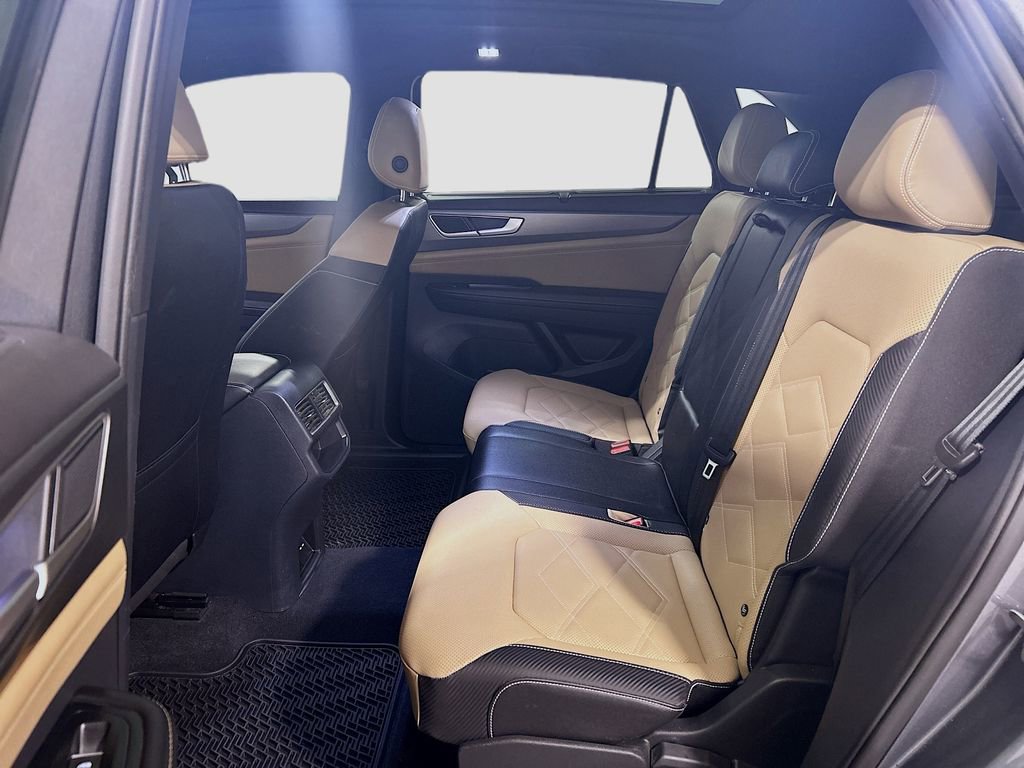 Used 2025 Volkswagen Atlas Cross Sport SE FWD image 22