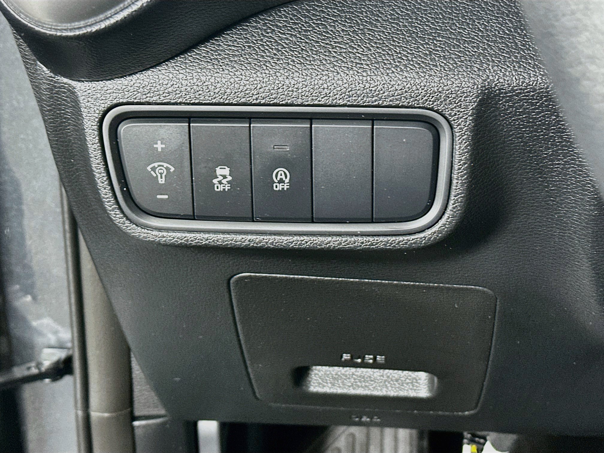 Used 2025 Kia Soul LX w/ LX Technology Package FWD image 17