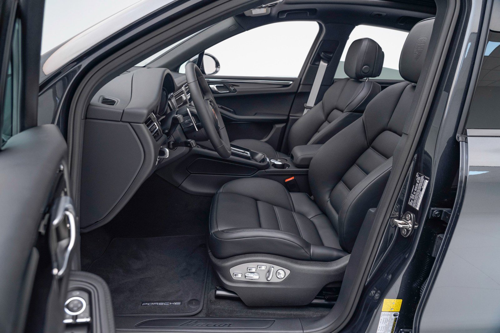 New 2026 Porsche Macan image 17