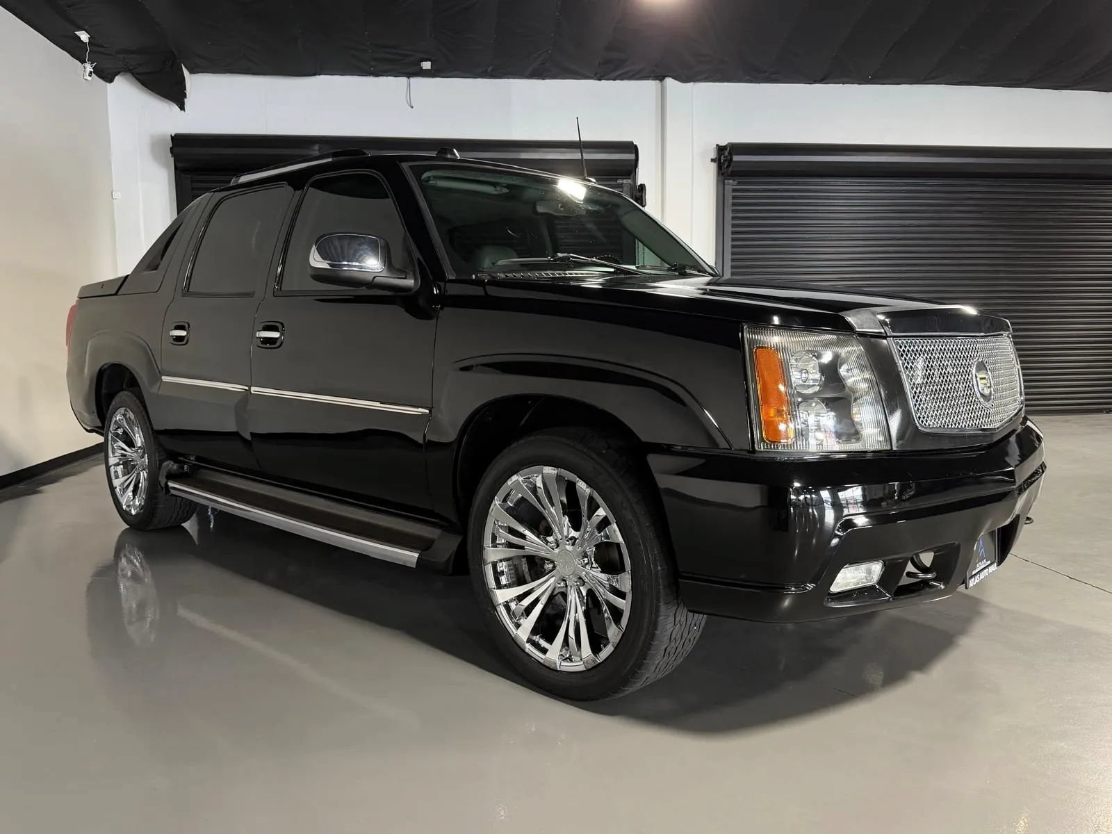 Used 2005 Cadillac Escalade EXT AWD/4WD image 3