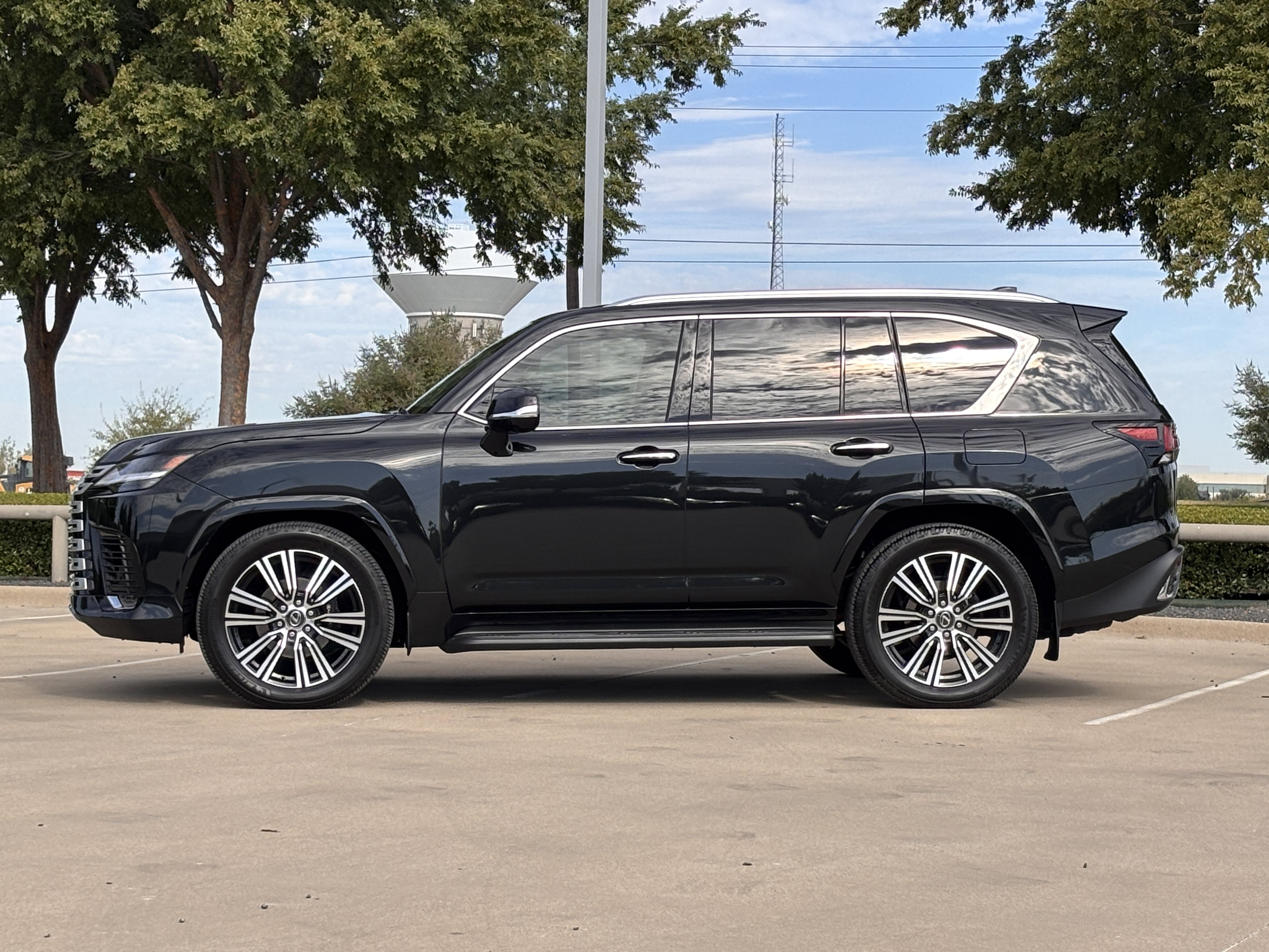 Certified 2026 Lexus LX 600 4WD w/ Accessory Package (Z1) image 12