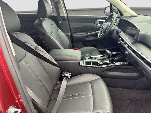 Used 2025 Kia Sorento SX image 9