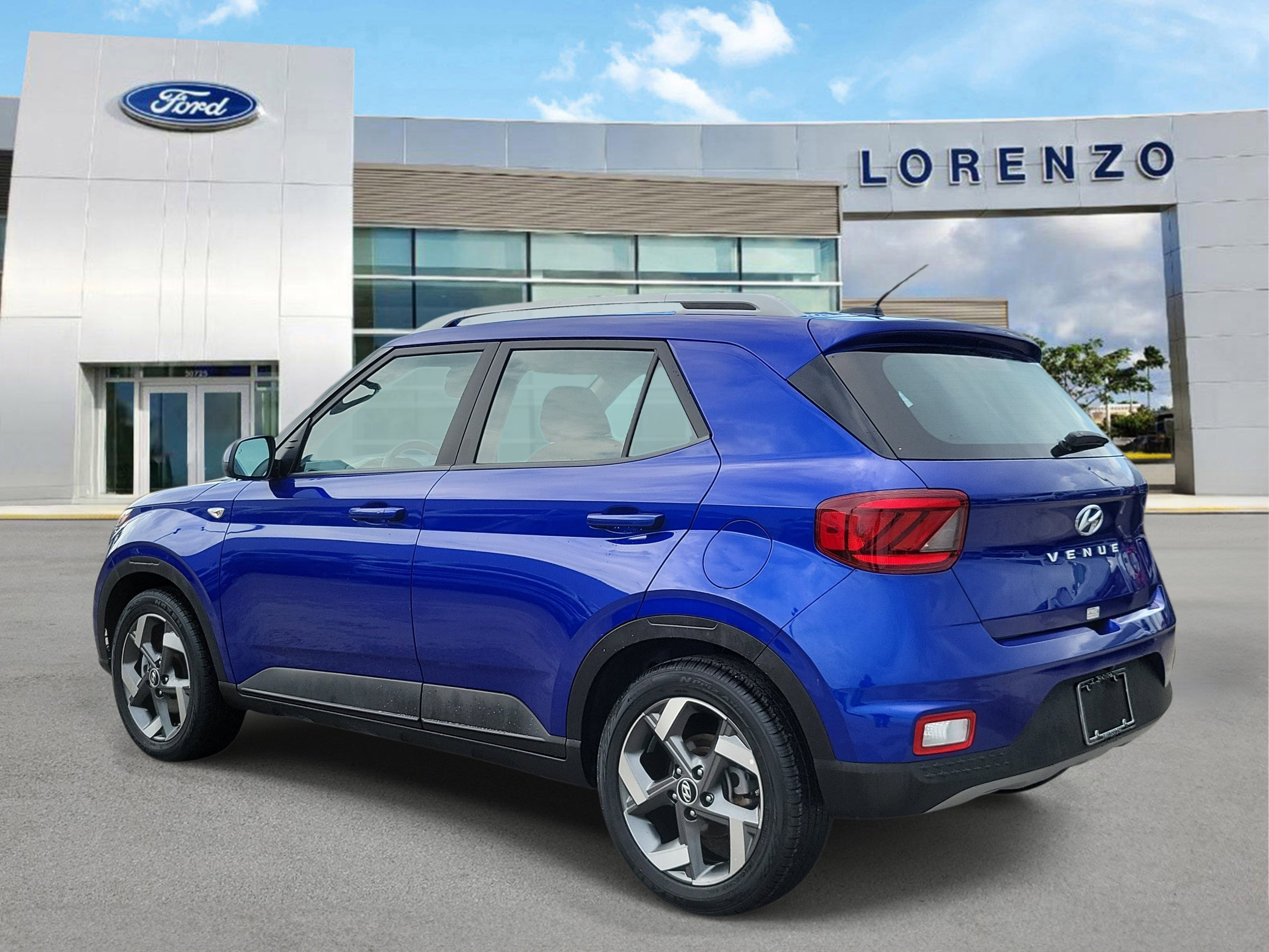 Used 2025 Hyundai Venue FWD image 7