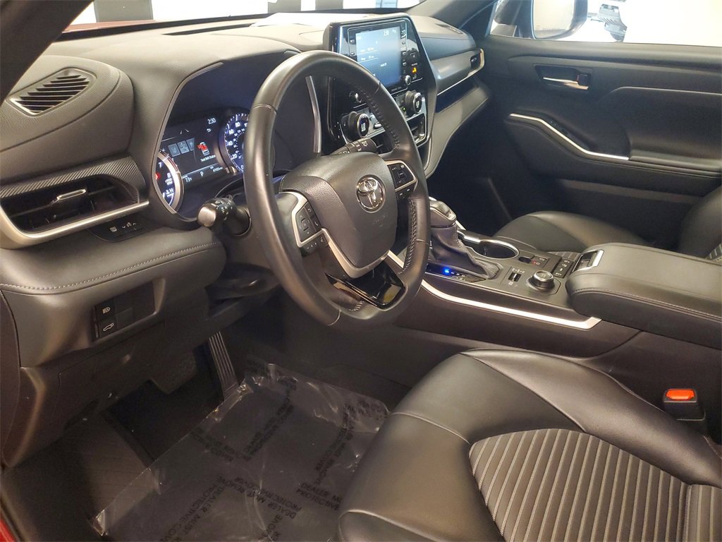 Used 2022 Toyota Highlander XSE image 17