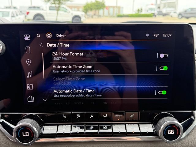 Used 2024 Chevrolet Colorado ZR2 w/ Technology Package AWD/4WD image 15